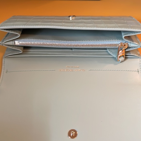 COPY - Alexander McQueen croc style wallet in green. - Picture 4 of 9